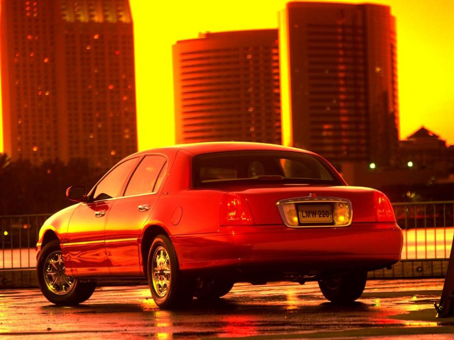  Lincoln Town Car 1998 года  (фото 20 из 77)